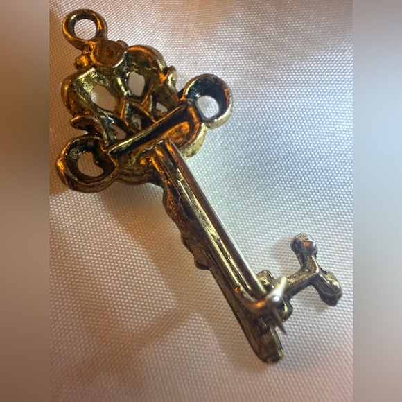 Skeleton Key Victorian style Brooch - Picture 7 of 11